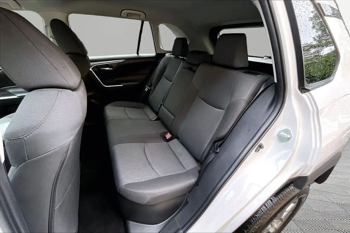 2025 Toyota RAV4 Hybrid XLE thumbnail 21