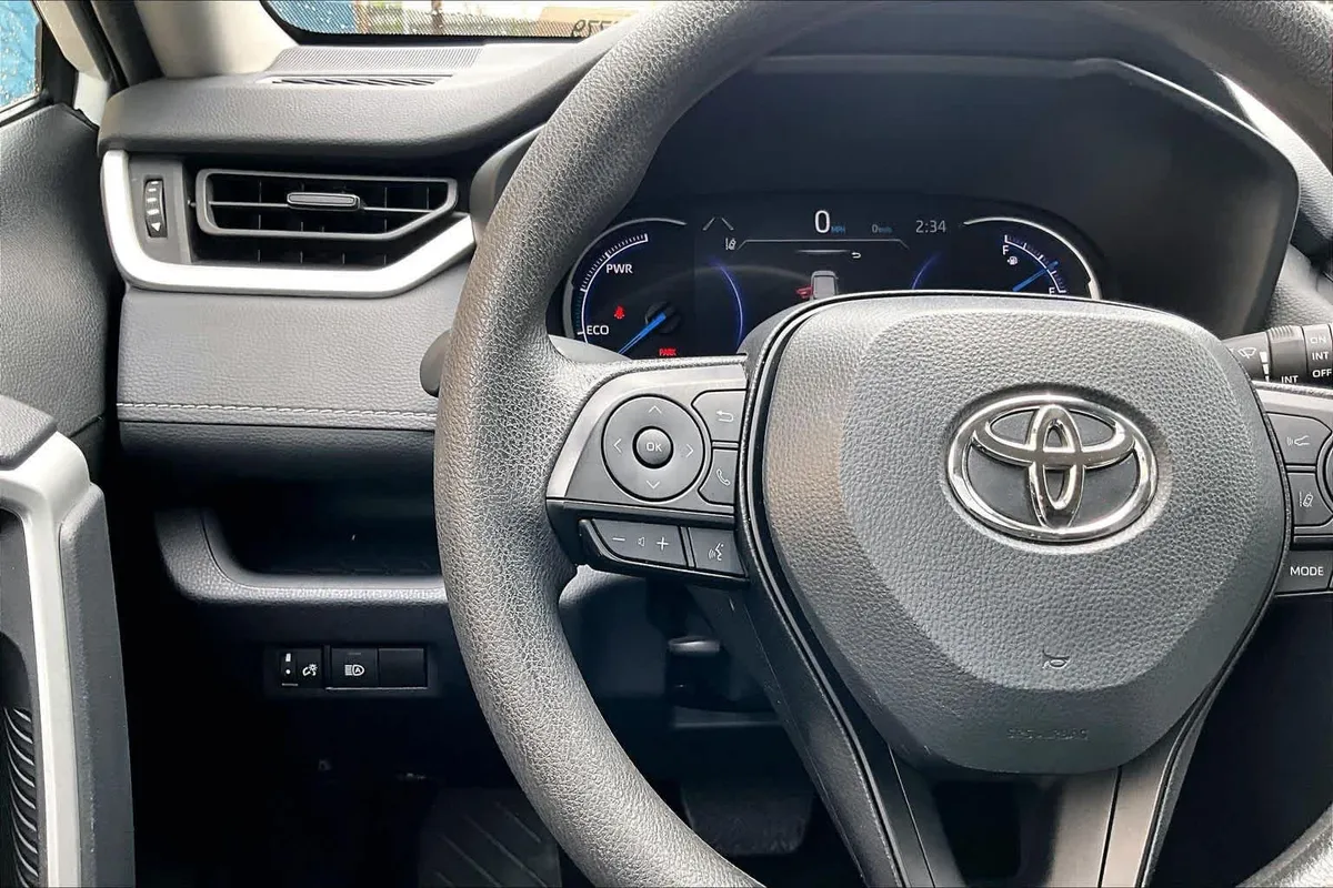 2025 Toyota RAV4 Hybrid XLE thumbnail 24