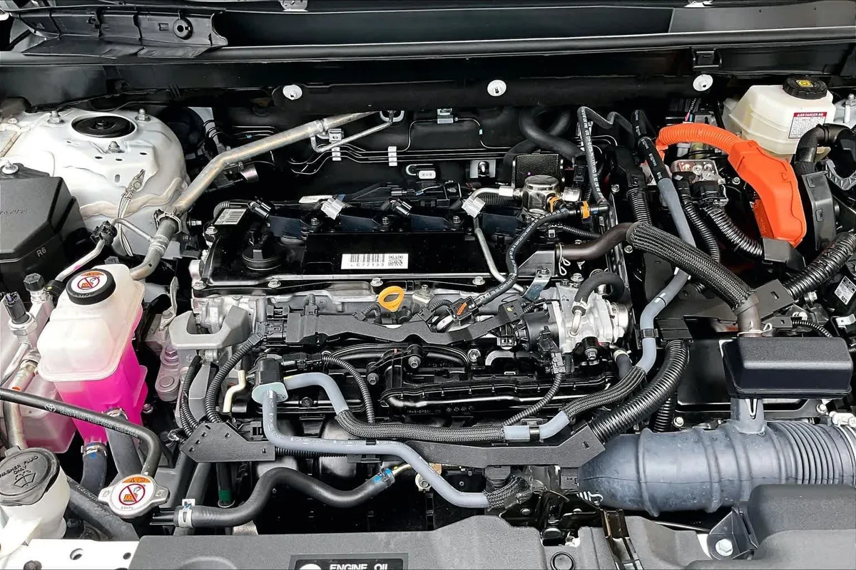 2025 Toyota RAV4 Hybrid XLE thumbnail 32