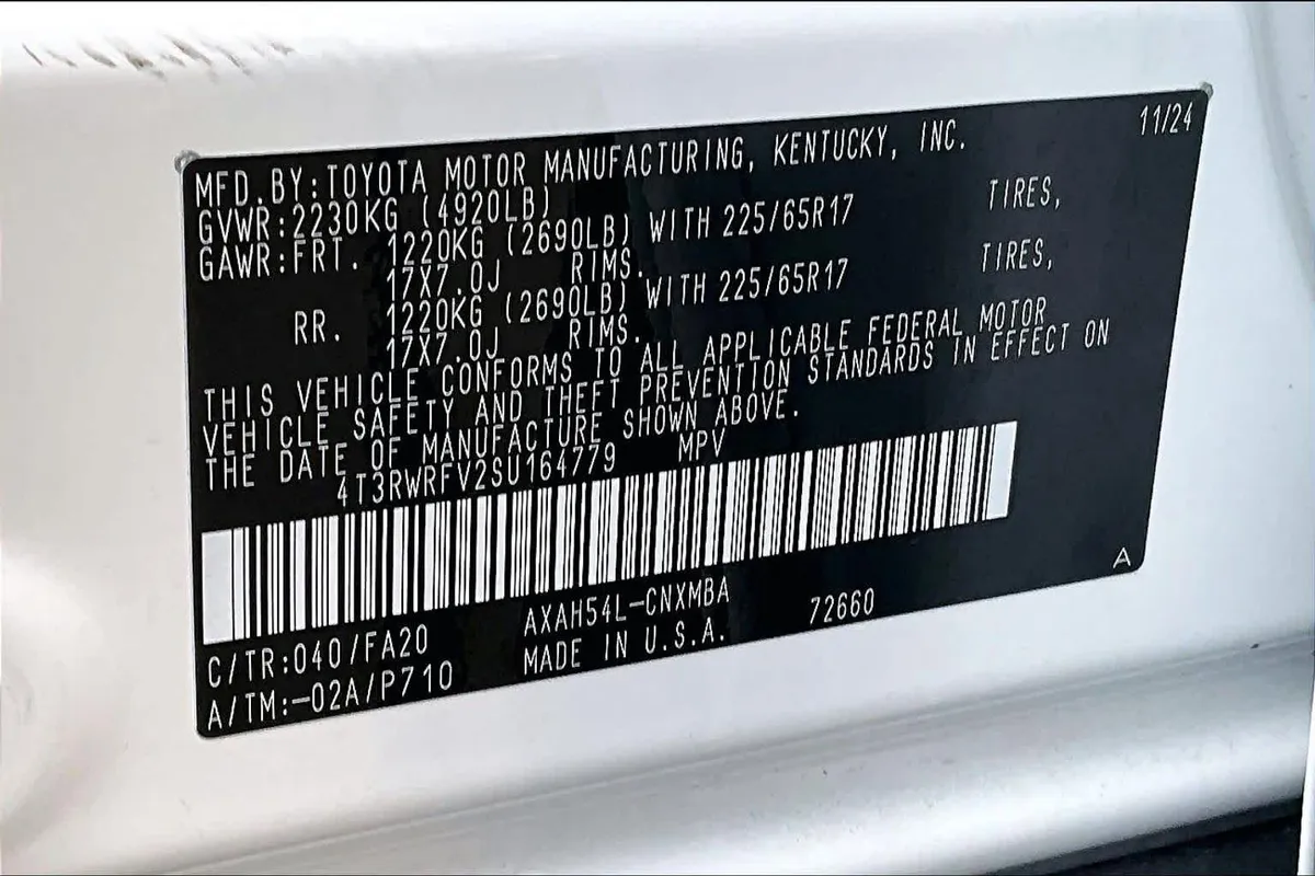 2025 Toyota RAV4 Hybrid XLE thumbnail 34
