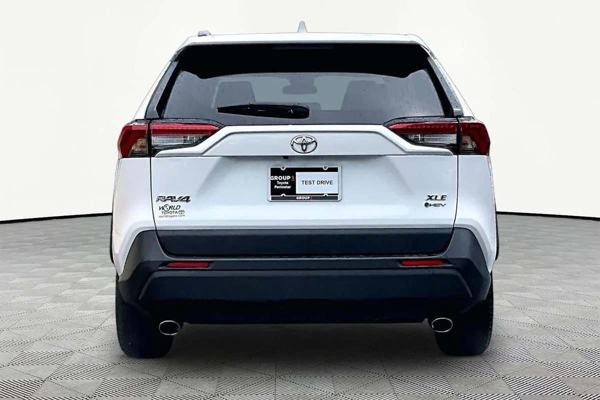 2025 Toyota RAV4 Hybrid XLE thumbnail 5