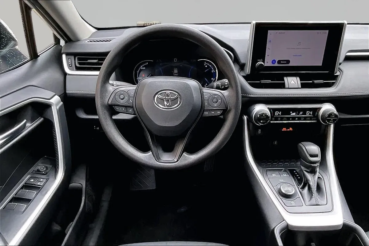 2025 Toyota RAV4 Hybrid XLE thumbnail 6