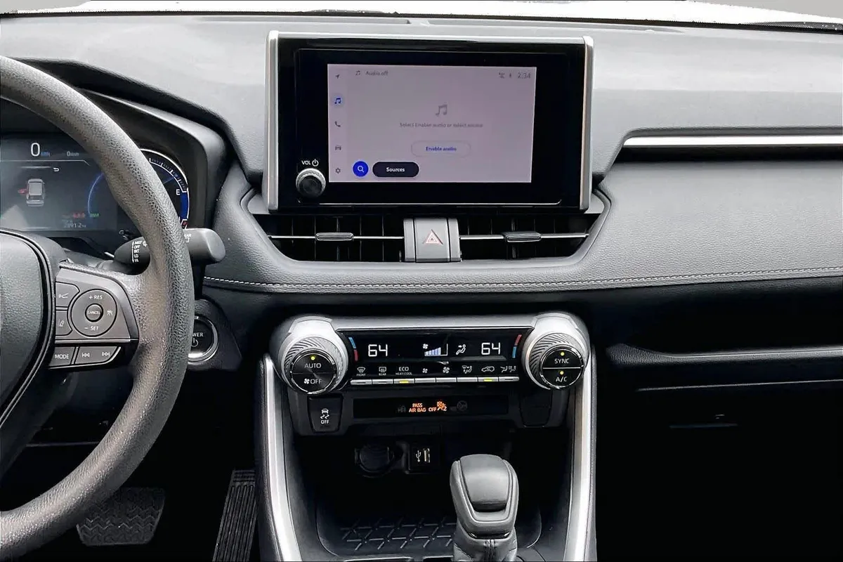 2025 Toyota RAV4 Hybrid XLE thumbnail 7