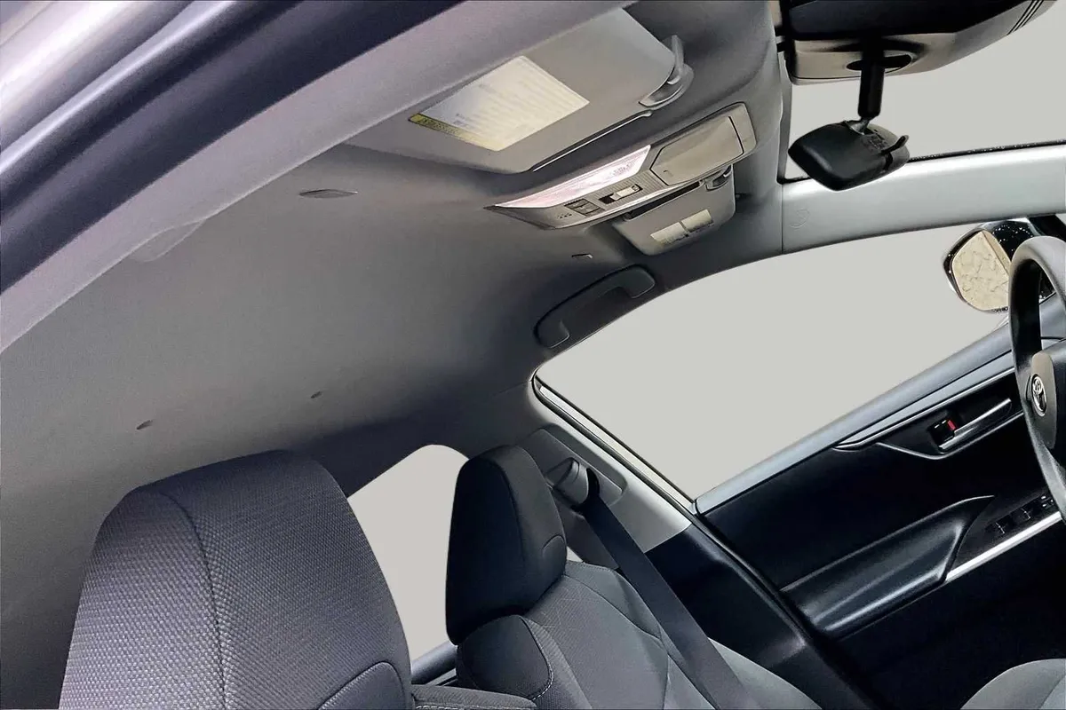 2025 Toyota RAV4 Hybrid XLE thumbnail 14
