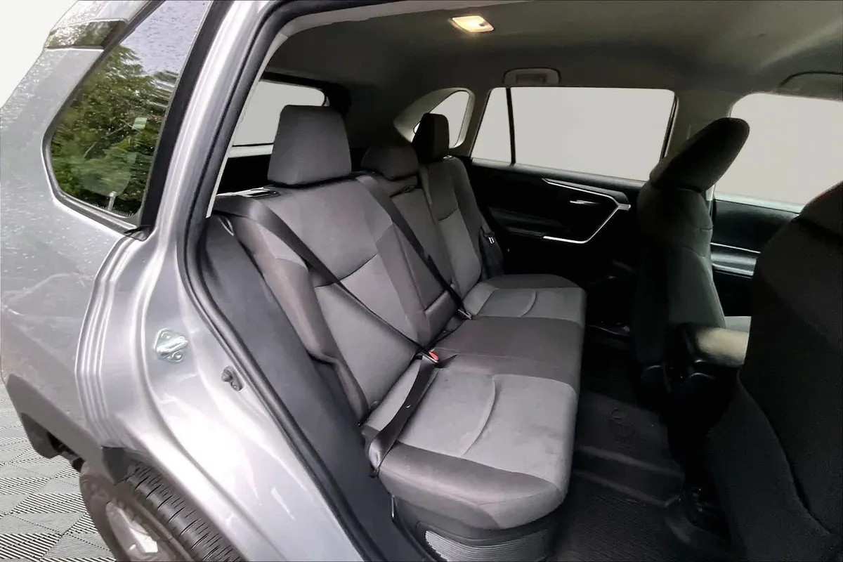 2025 Toyota RAV4 Hybrid XLE thumbnail 20