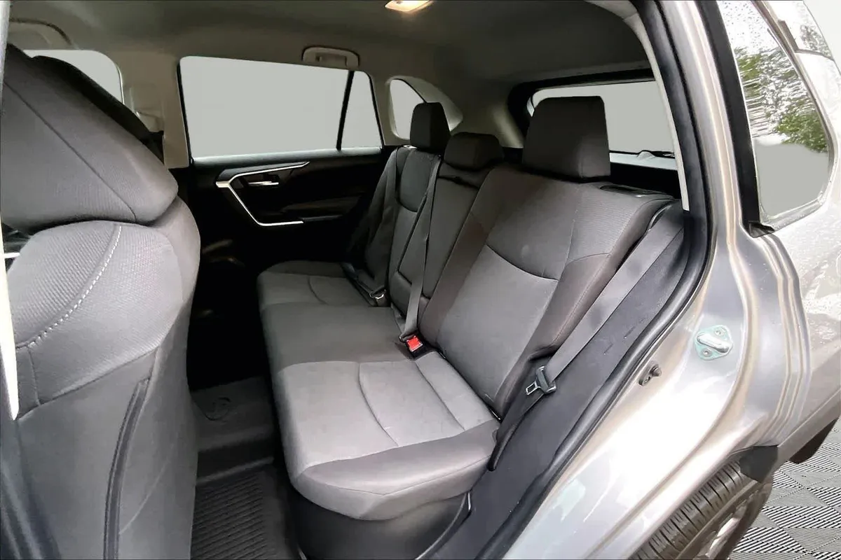 2025 Toyota RAV4 Hybrid XLE thumbnail 21