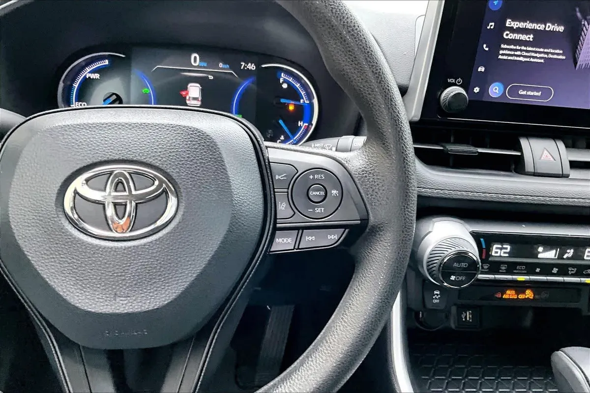 2025 Toyota RAV4 Hybrid XLE thumbnail 25