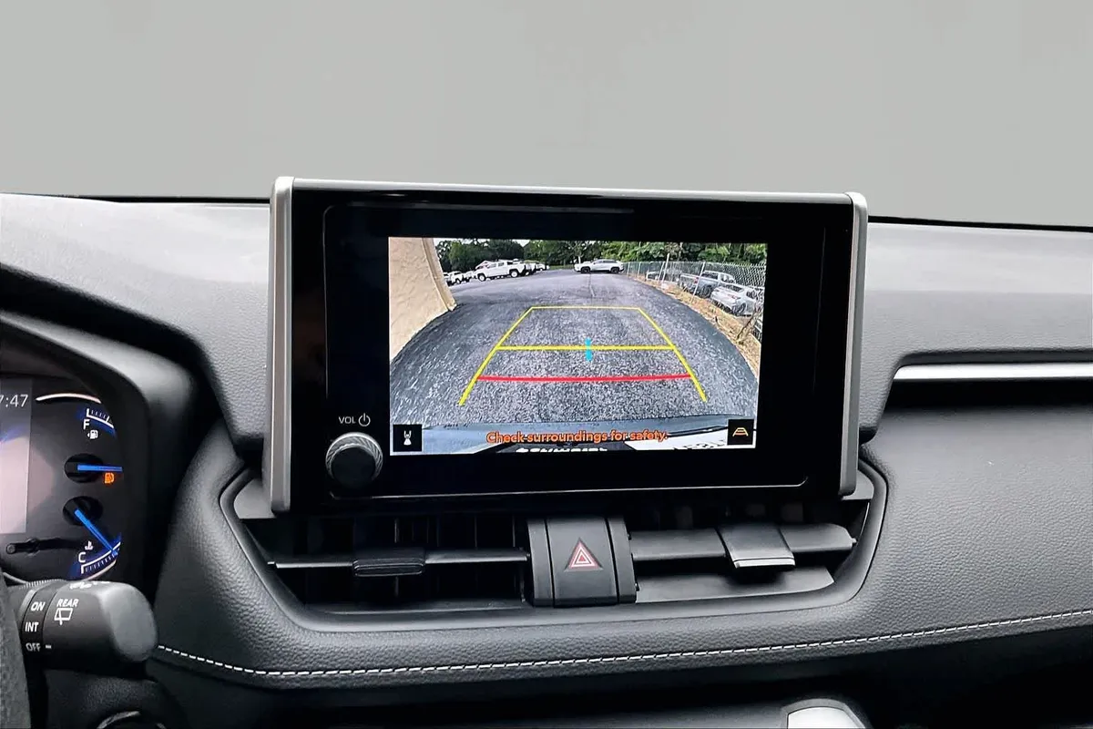 2025 Toyota RAV4 Hybrid XLE thumbnail 27
