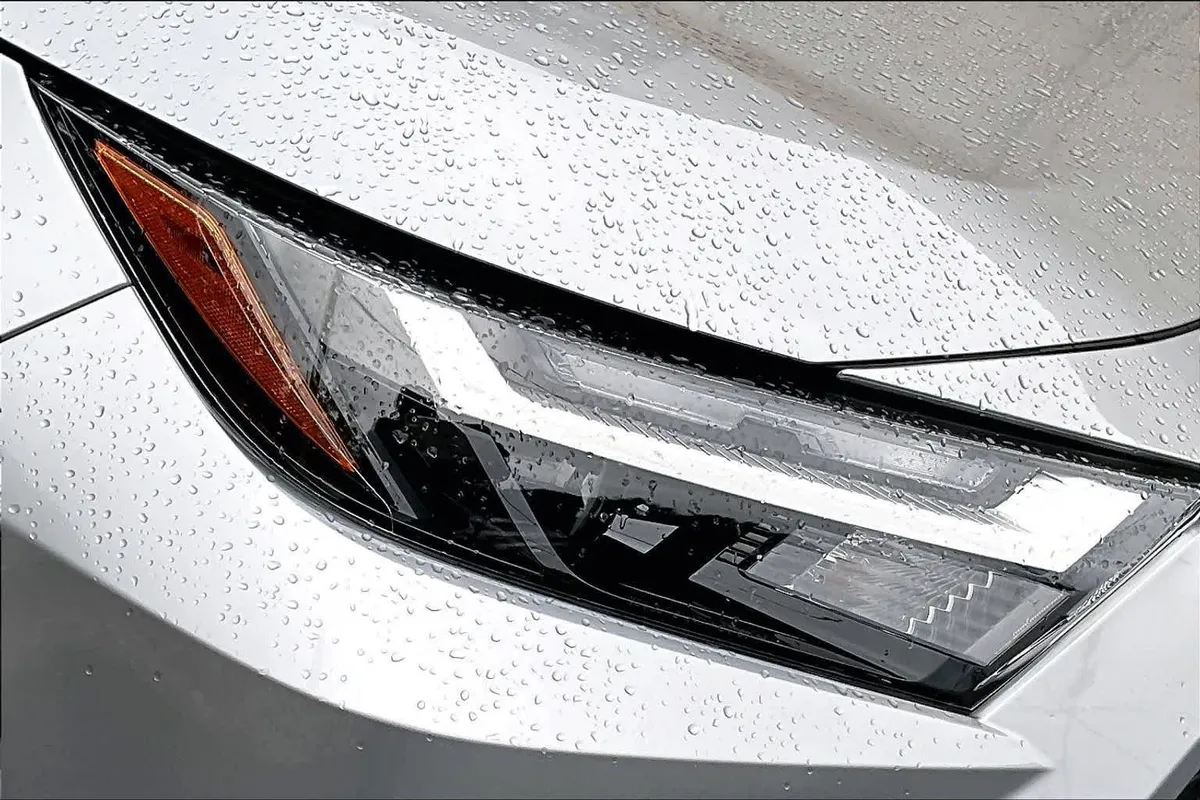 2025 Toyota RAV4 Hybrid XLE thumbnail 28
