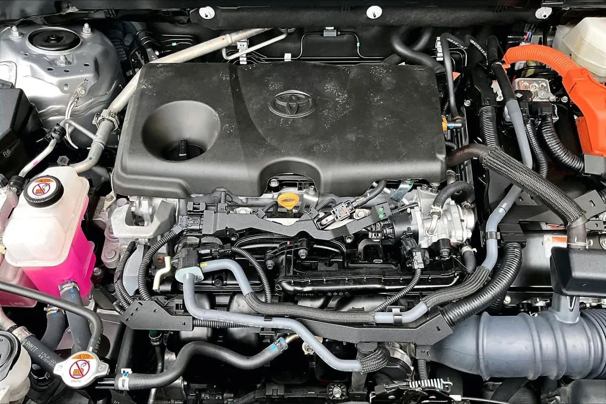 2025 Toyota RAV4 Hybrid XLE thumbnail 32