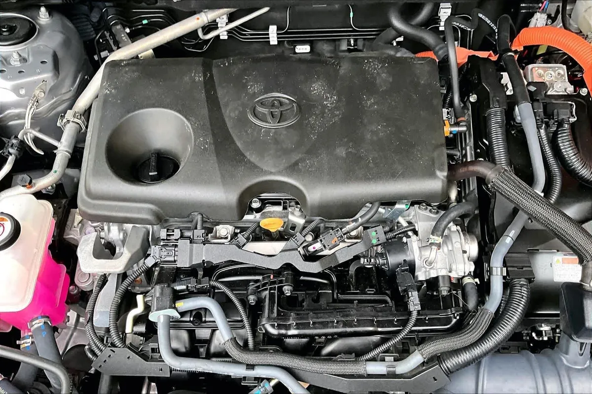 2025 Toyota RAV4 Hybrid XLE thumbnail 33