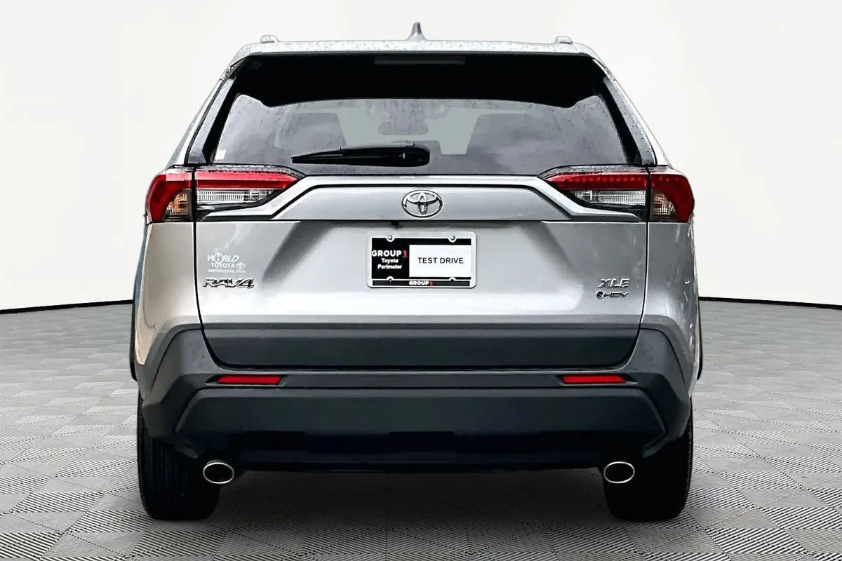 2025 Toyota RAV4 Hybrid XLE thumbnail 5
