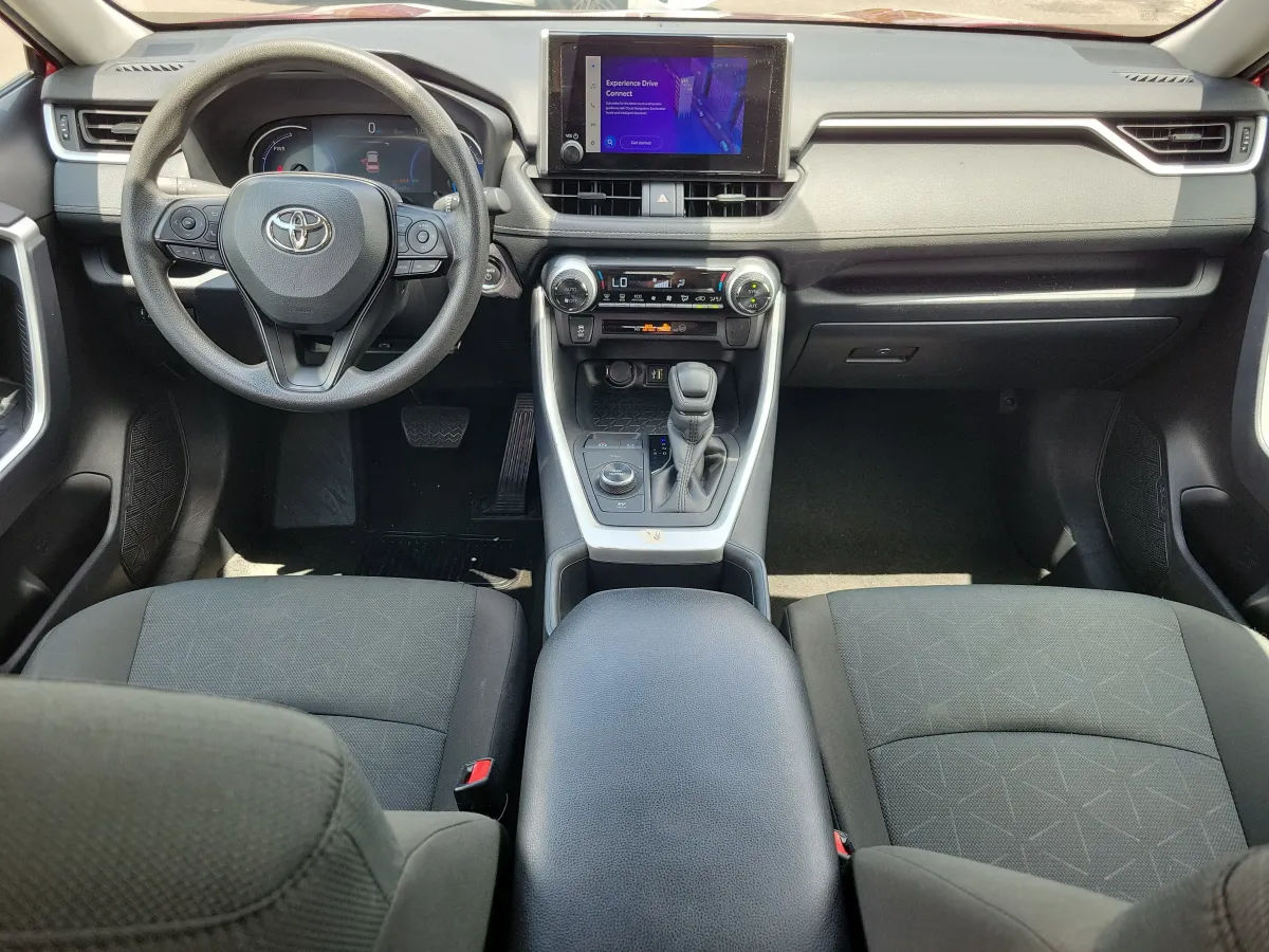 2025 Toyota RAV4 Hybrid XLE thumbnail 10
