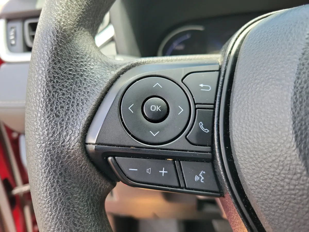 2025 Toyota RAV4 Hybrid XLE thumbnail 15