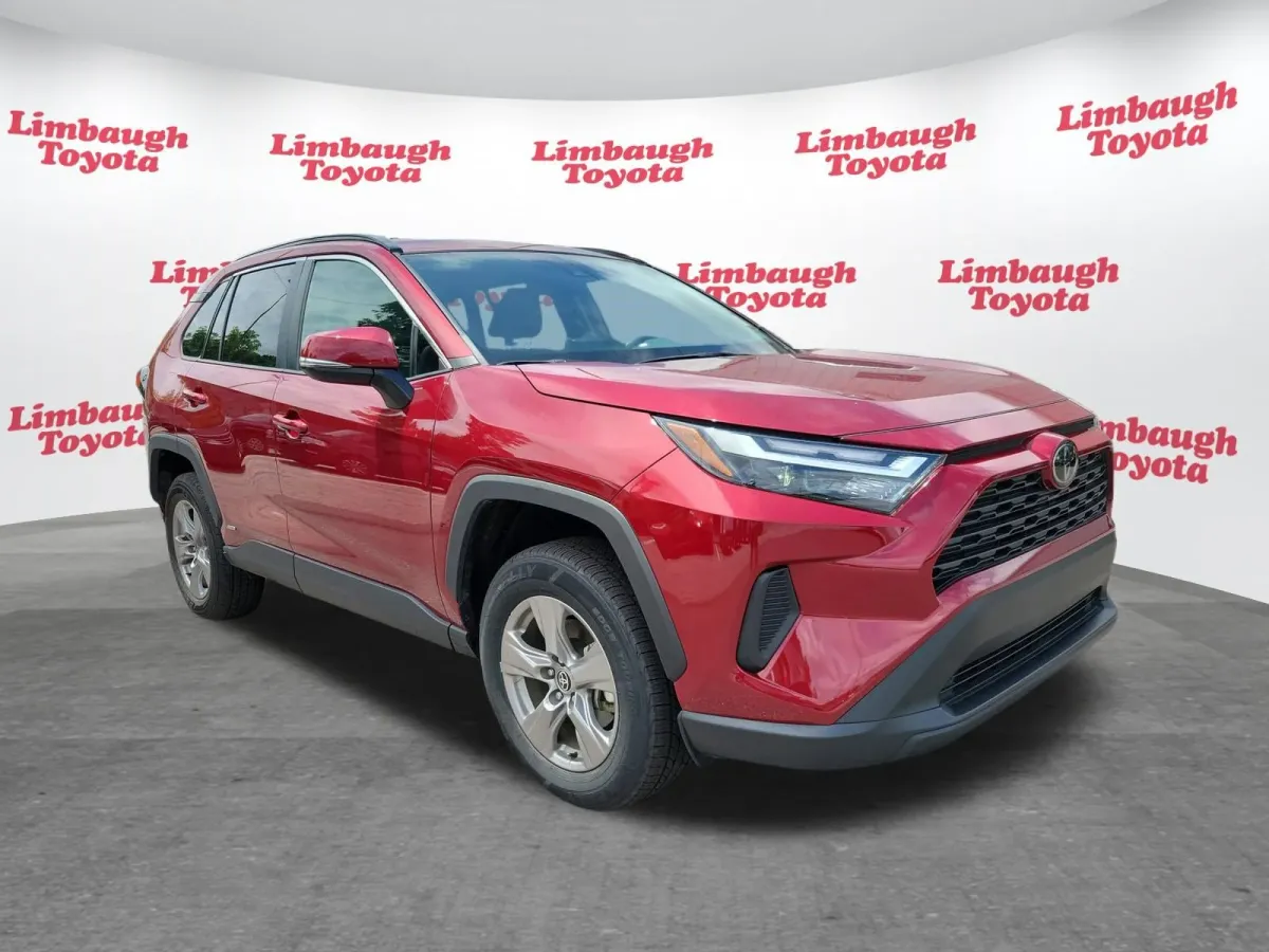 2025 Toyota RAV4 Hybrid XLE thumbnail 17