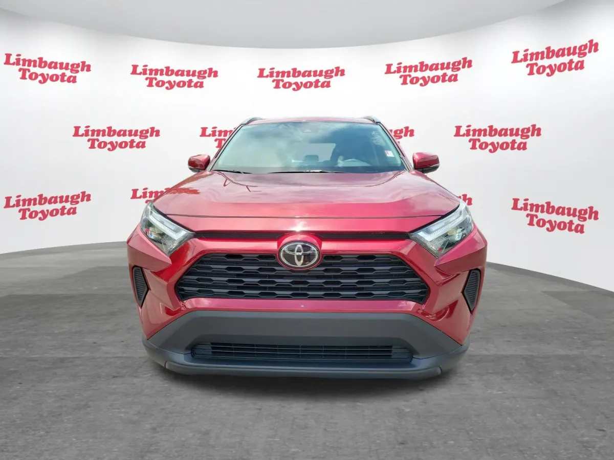 2025 Toyota RAV4 Hybrid XLE thumbnail 18