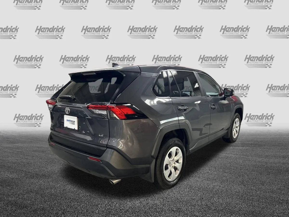 2025 Toyota RAV4 LE thumbnail 10