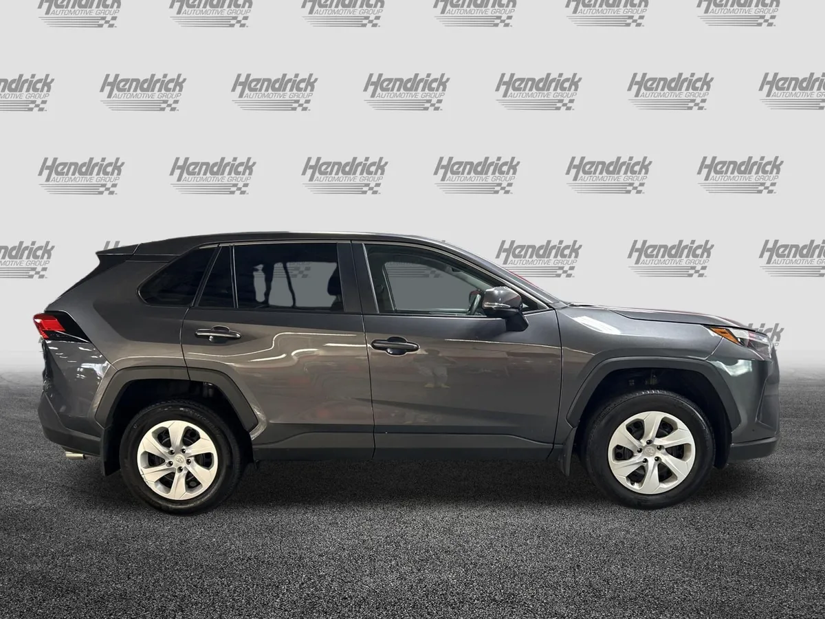 2025 Toyota RAV4 LE thumbnail 11