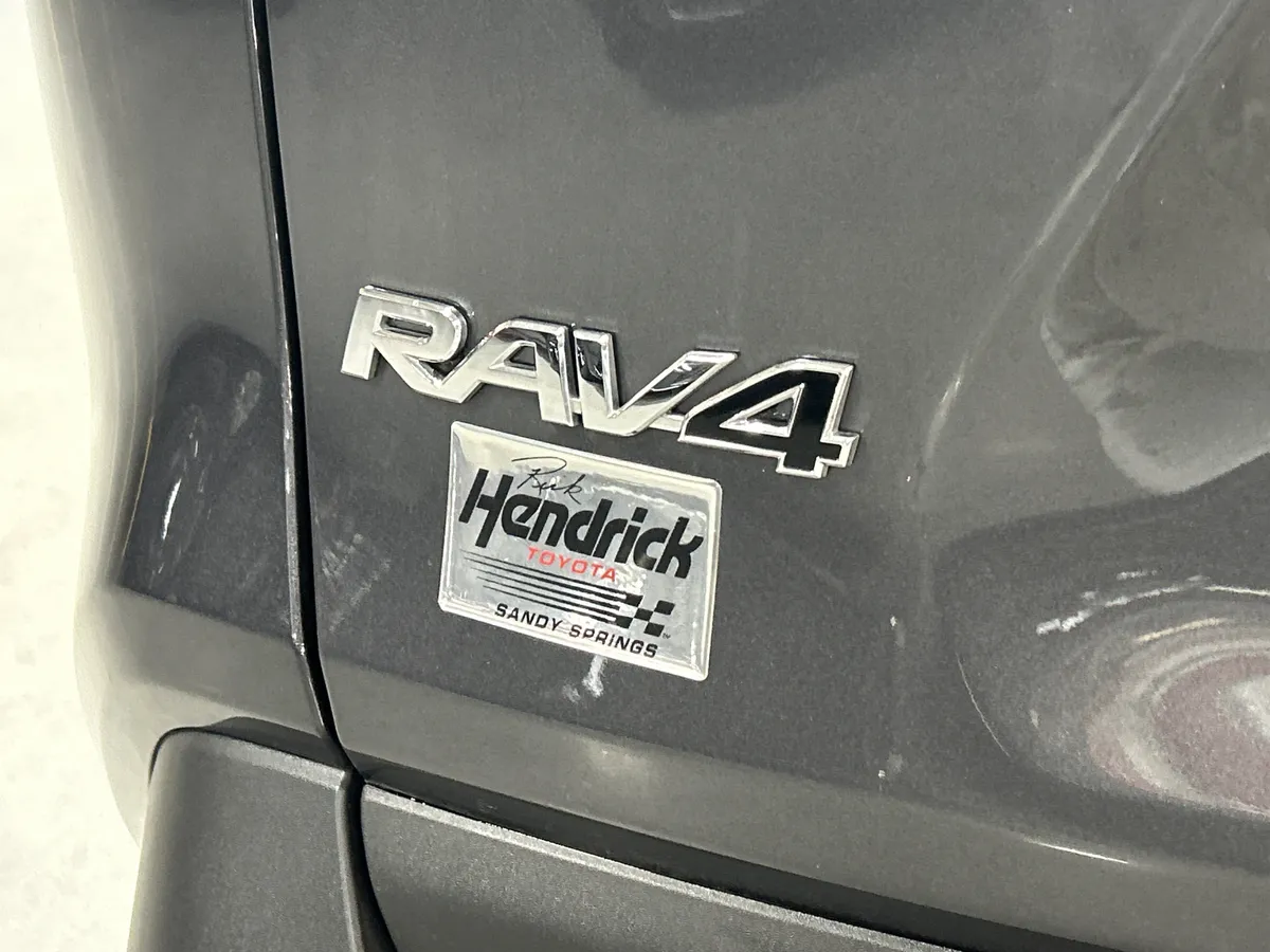 2025 Toyota RAV4 LE thumbnail 31