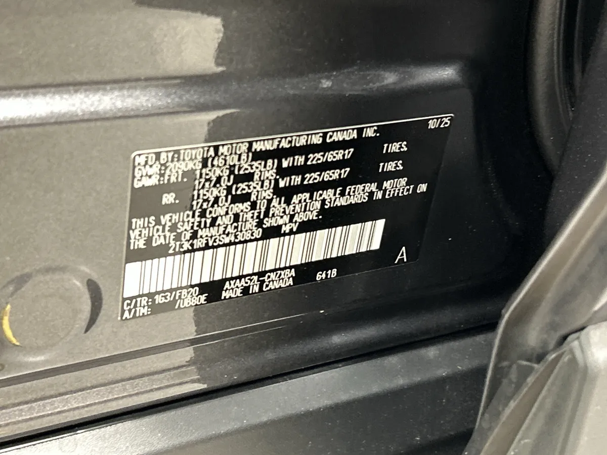 2025 Toyota RAV4 LE thumbnail 33