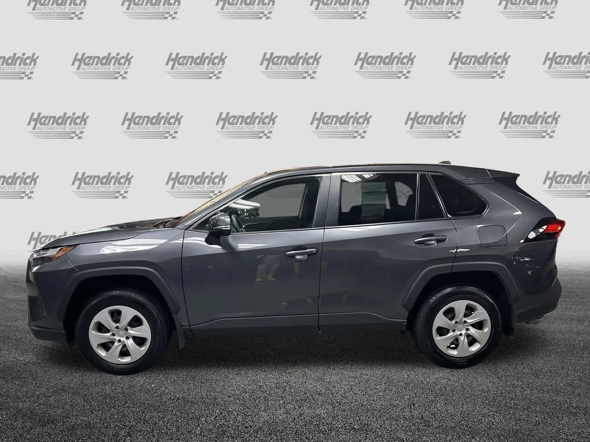 2025 Toyota RAV4 LE thumbnail 7