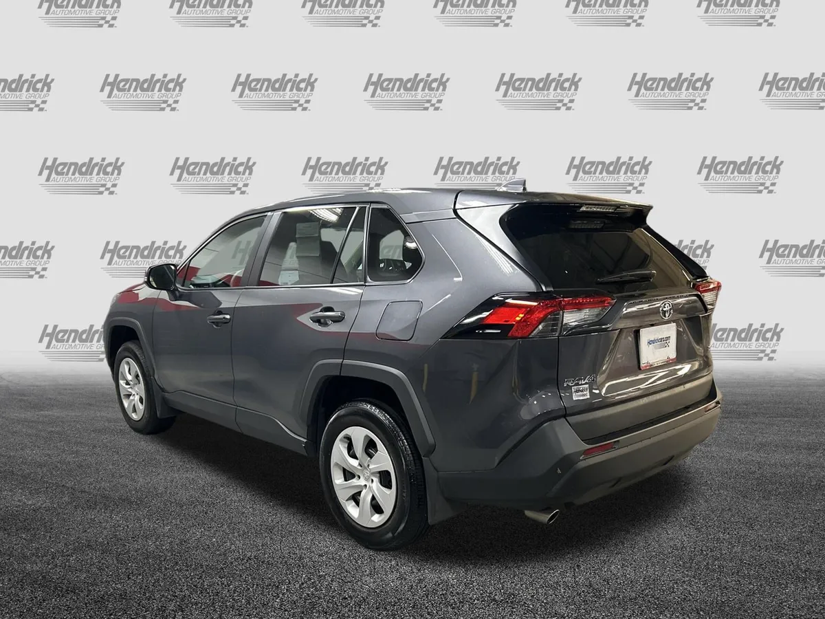 2025 Toyota RAV4 LE thumbnail 8