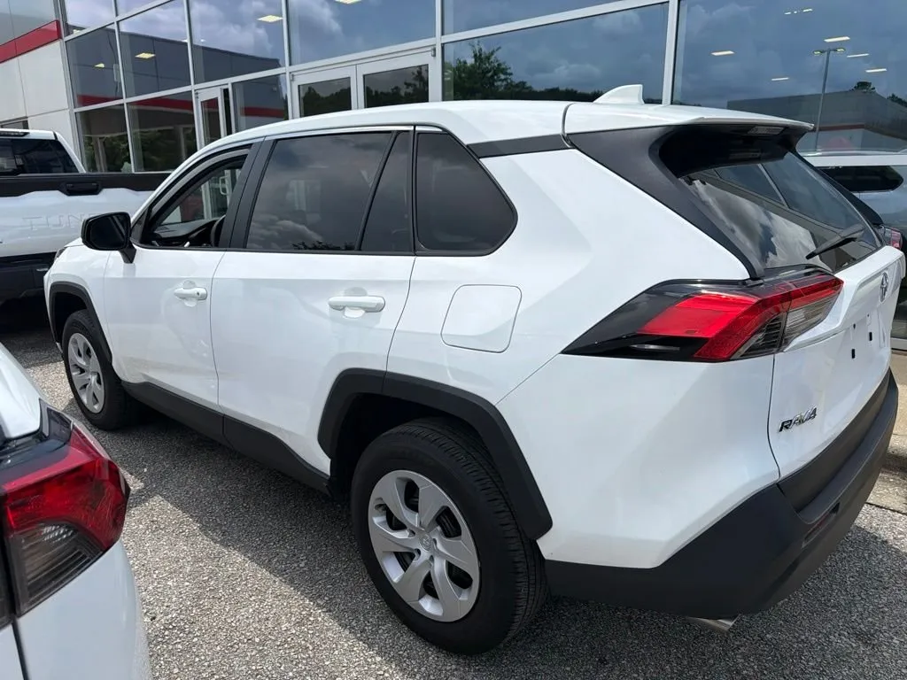 2025 Toyota RAV4 LE thumbnail 2
