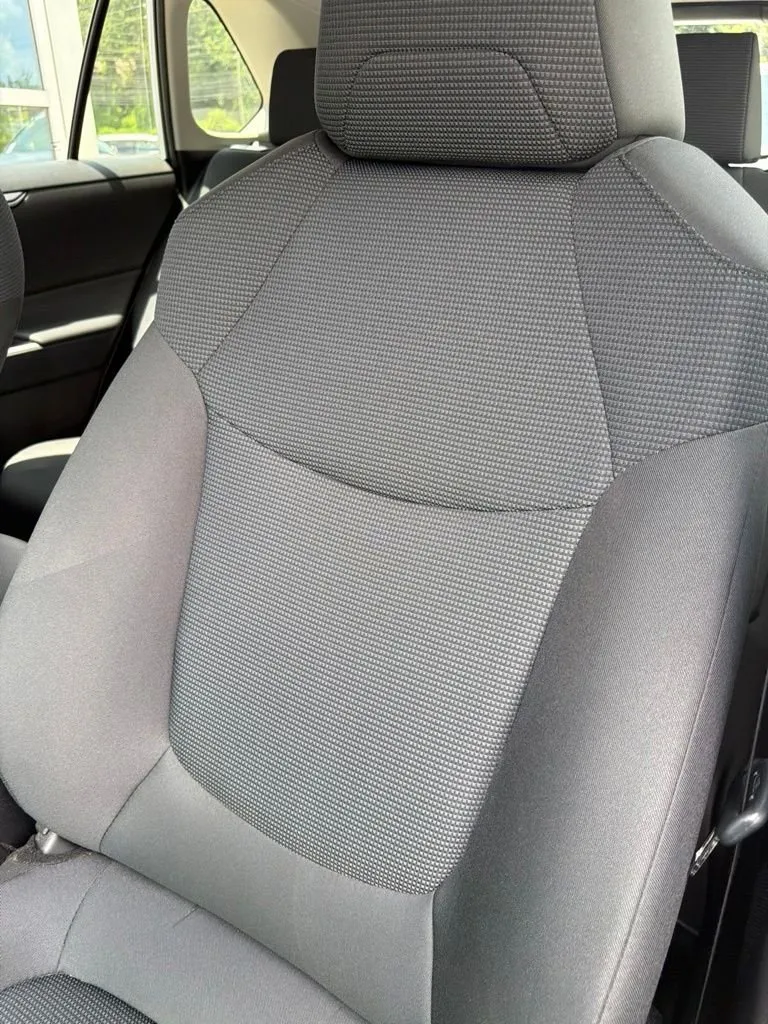 2025 Toyota RAV4 LE thumbnail 5