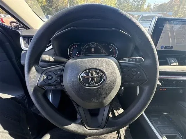 2025 Toyota RAV4 LE thumbnail 15