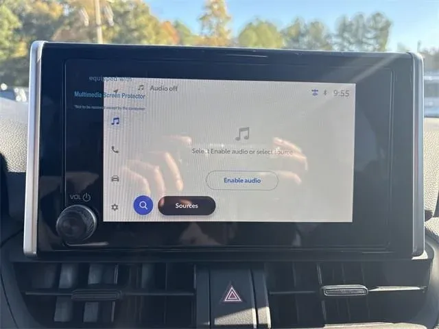 2025 Toyota RAV4 LE thumbnail 17