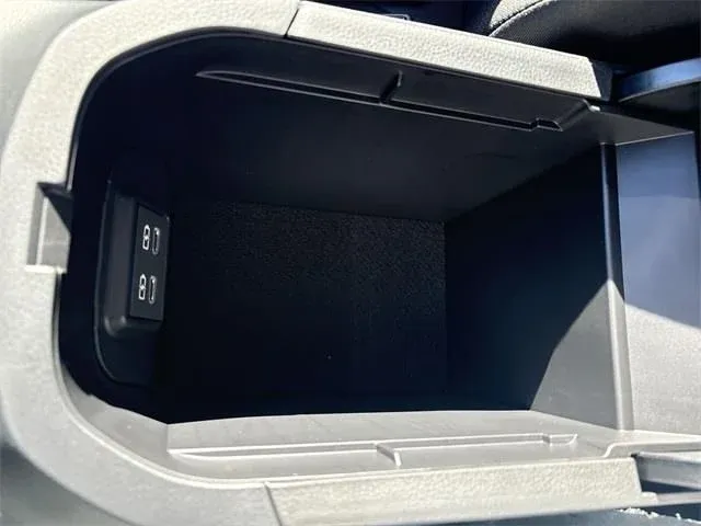 2025 Toyota RAV4 LE thumbnail 21