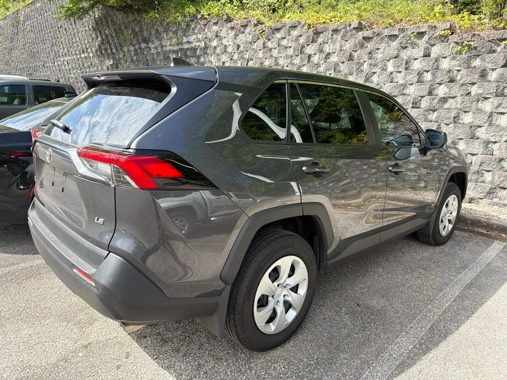 2025 Toyota RAV4 LE thumbnail 3
