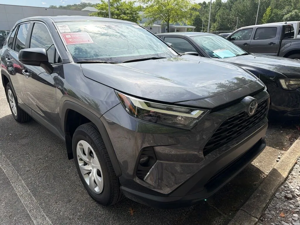 2025 Toyota RAV4 LE thumbnail 4
