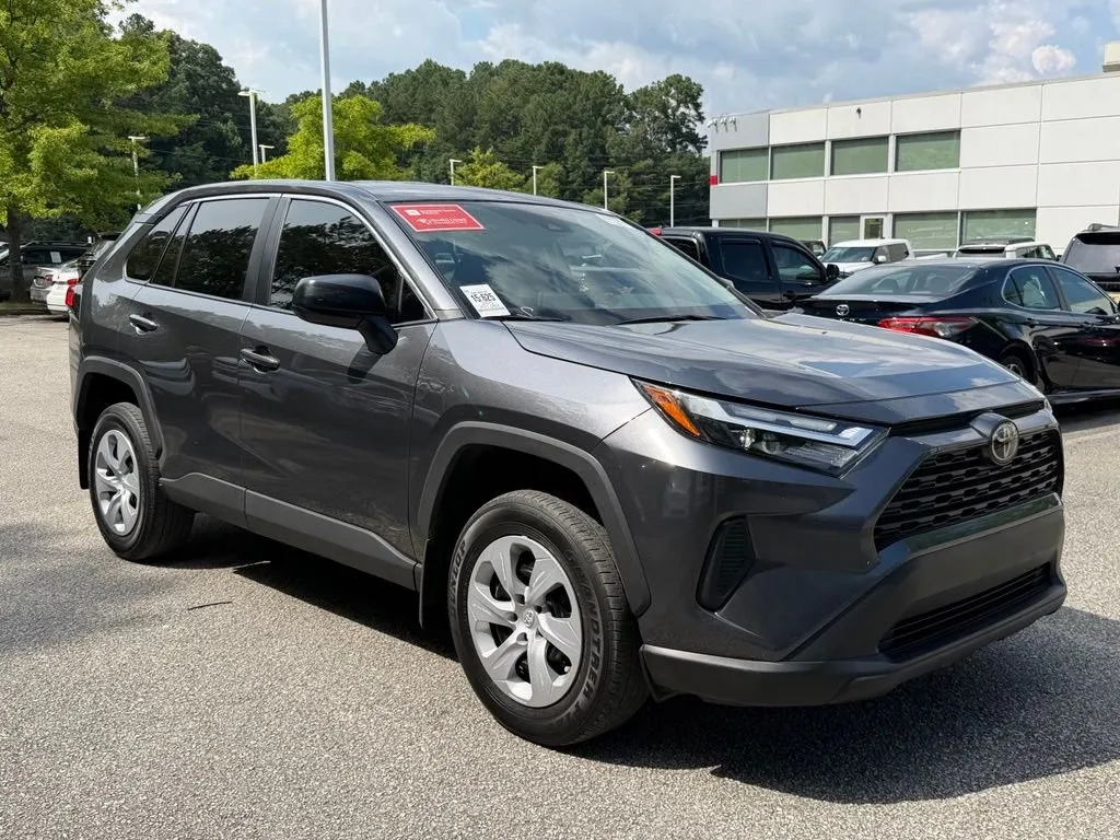 2025 Toyota RAV4 LE thumbnail 4