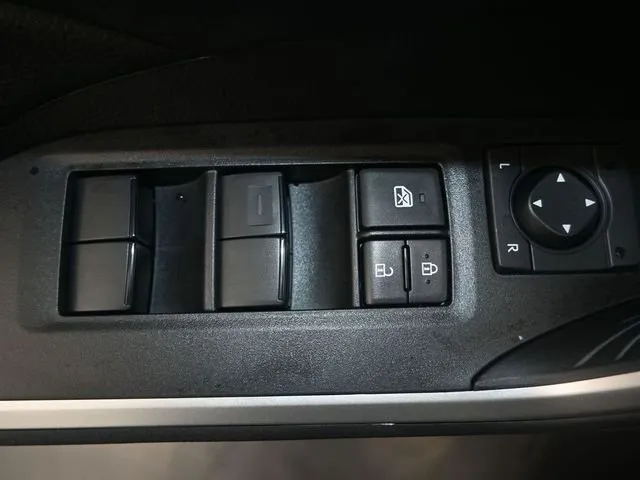 2025 Toyota RAV4 LE thumbnail 10
