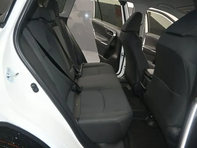 2025 Toyota RAV4 LE thumbnail 13
