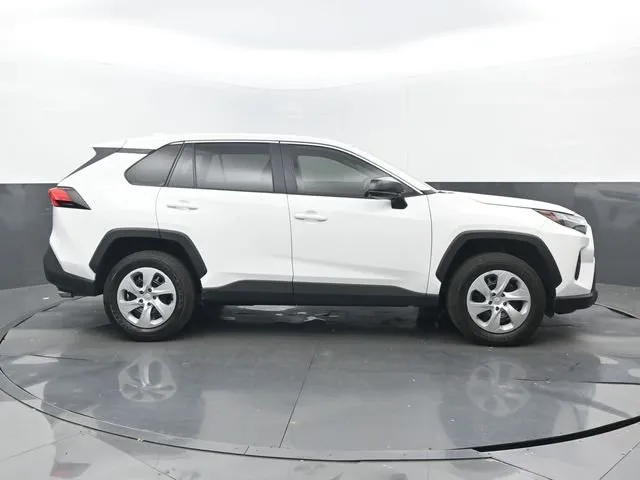 2025 Toyota RAV4 LE thumbnail 2