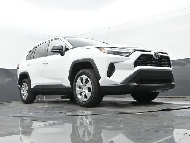 2025 Toyota RAV4 LE thumbnail 22