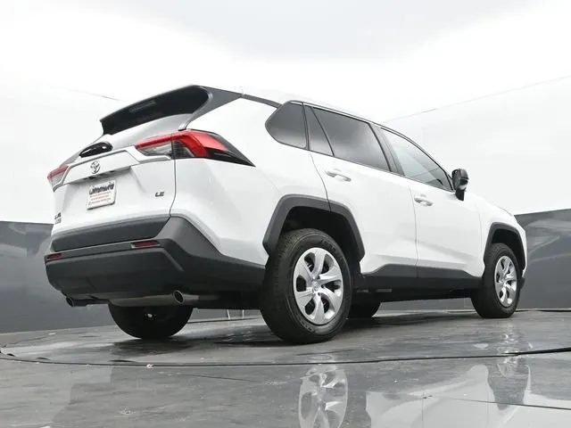 2025 Toyota RAV4 LE thumbnail 24
