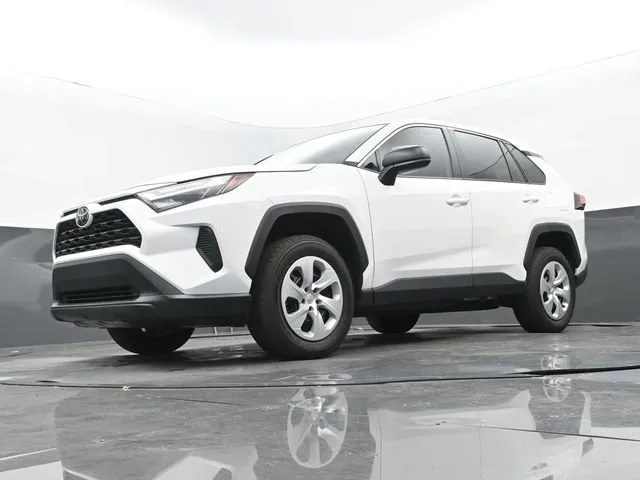2025 Toyota RAV4 LE thumbnail 25