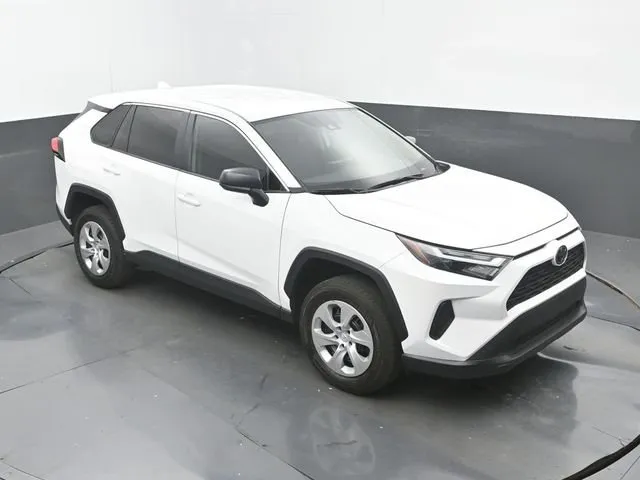 2025 Toyota RAV4 LE thumbnail 26