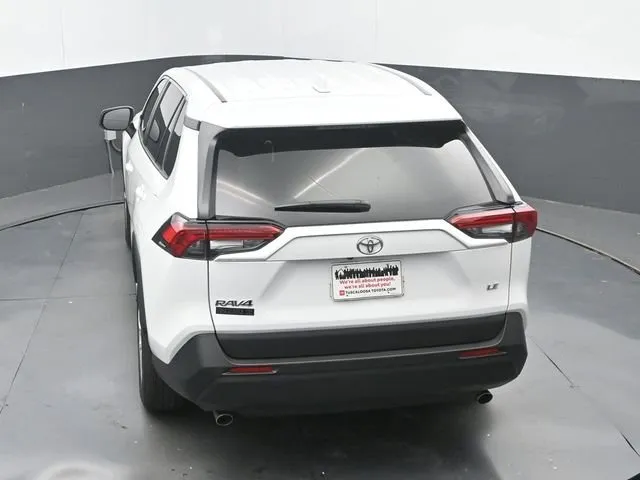 2025 Toyota RAV4 LE thumbnail 28