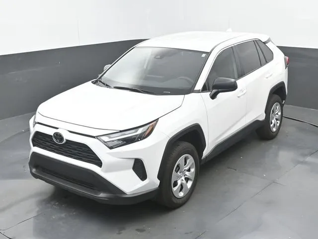 2025 Toyota RAV4 LE thumbnail 29