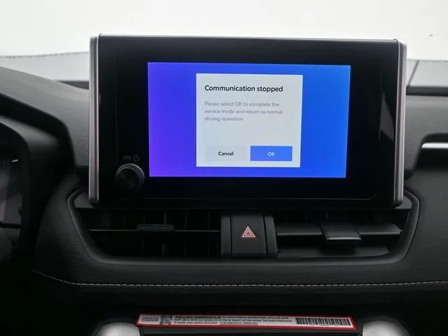 2025 Toyota RAV4 LE thumbnail 7