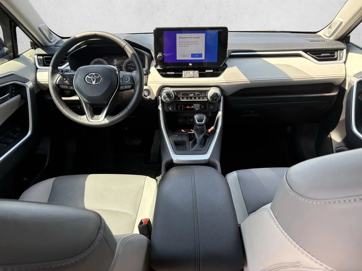 2025 Toyota RAV4 Limited thumbnail 19