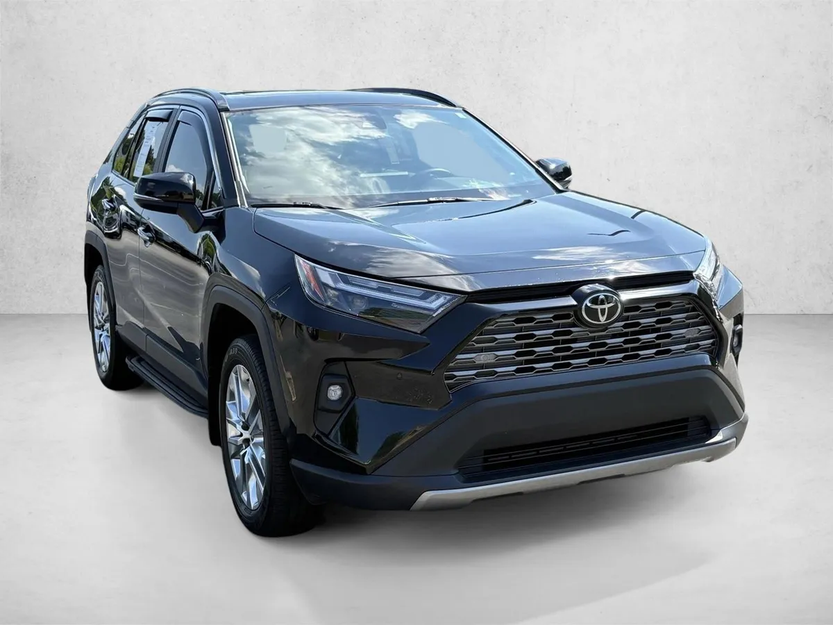 2025 Toyota RAV4 Limited thumbnail 3