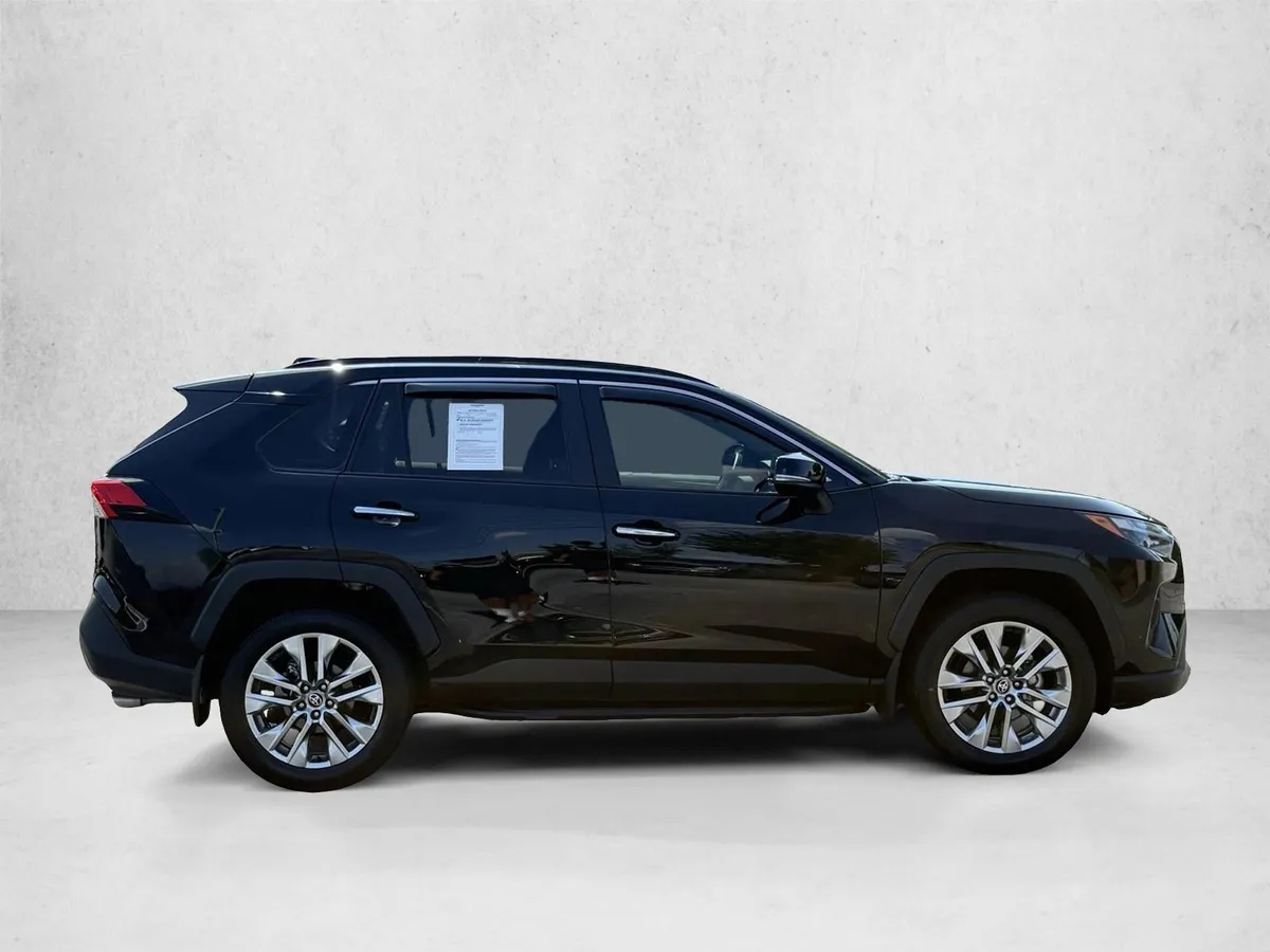 2025 Toyota RAV4 Limited thumbnail 4