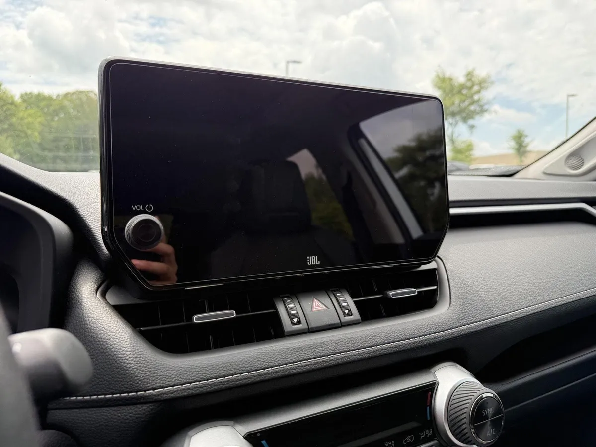 2025 Toyota RAV4 Limited thumbnail 12