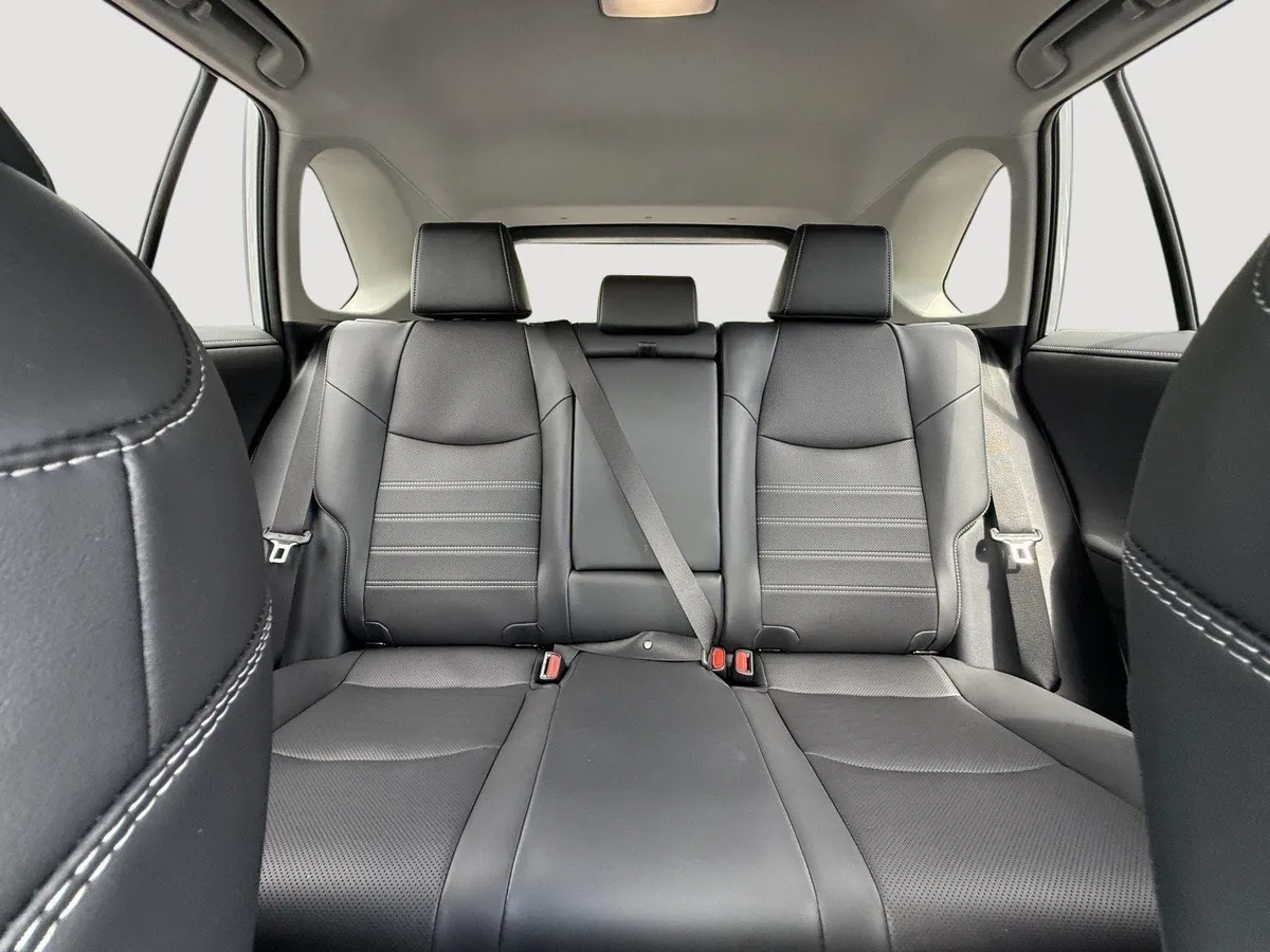 2025 Toyota RAV4 Limited thumbnail 13