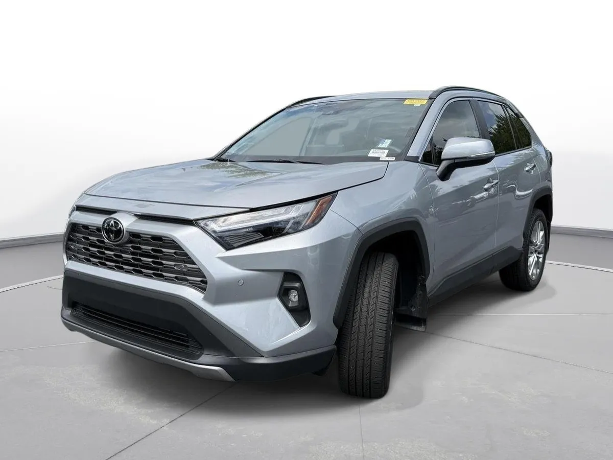 2025 Toyota RAV4 Limited thumbnail 2